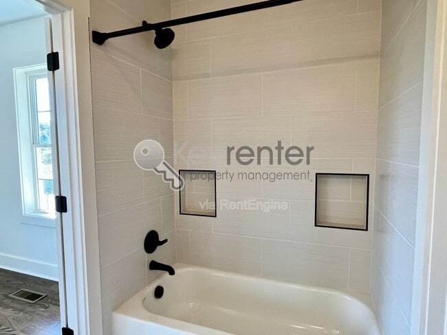 Building Photo - 3765 Dixie Cir