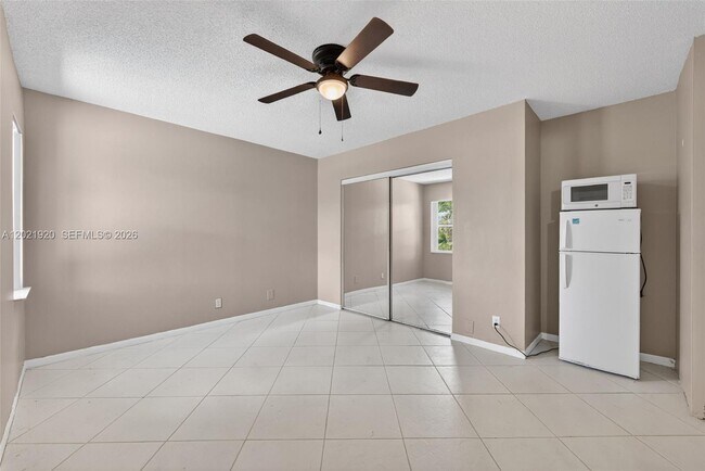Building Photo - 11135 NW 25th Ct