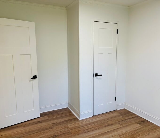 Building Photo - 1615 Engle Dr