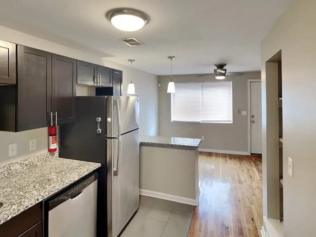 Building Photo - Lantern Square Apartments-B5