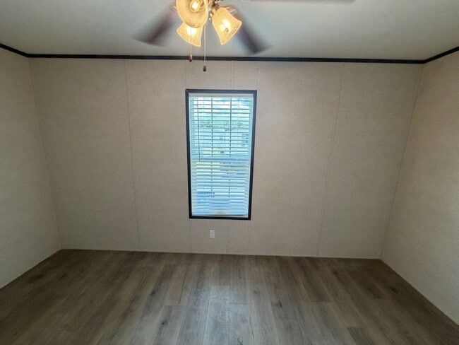 Building Photo - 131 Lakeside Garden Cir