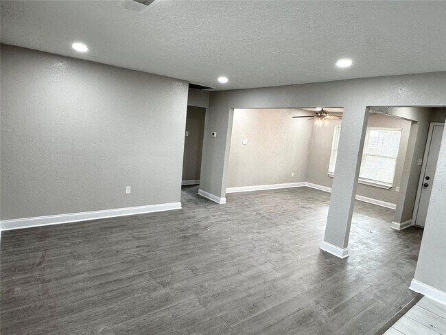 Building Photo - 6321 Apache Dr