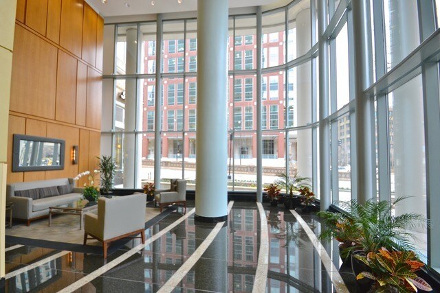Building Photo - 345 N LaSalle St