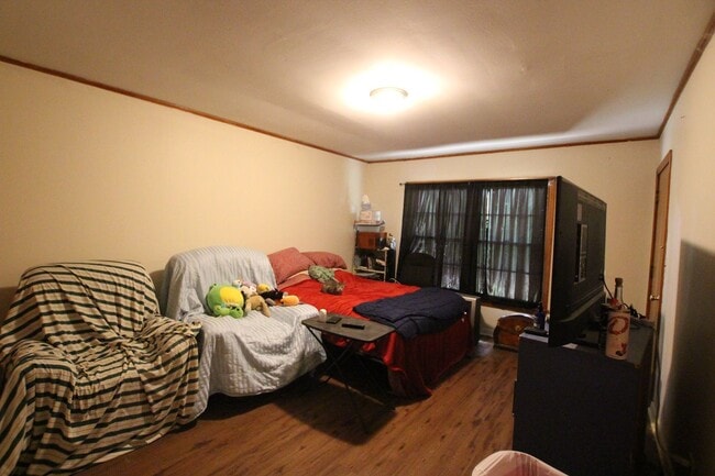 Building Photo - Coming Soon! Spacious 4 Bedroom 2 Bath Home!