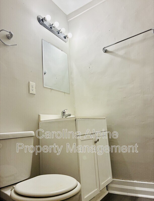 Building Photo - 2716 Mayfair Ave