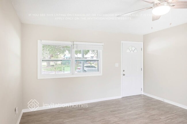 Building Photo - 9449 Park Lake Dr