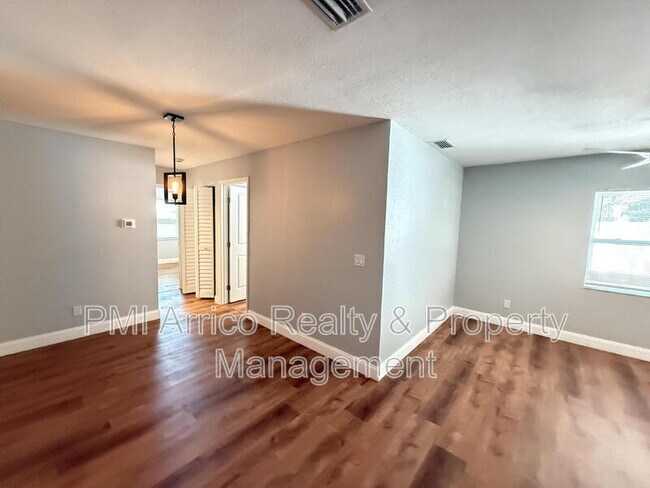 Building Photo - 2809 Marconi St