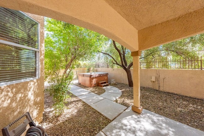 Building Photo - Beautiful 4-bedroom home located in Henderson