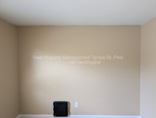 Building Photo - 8429 N 39th St
