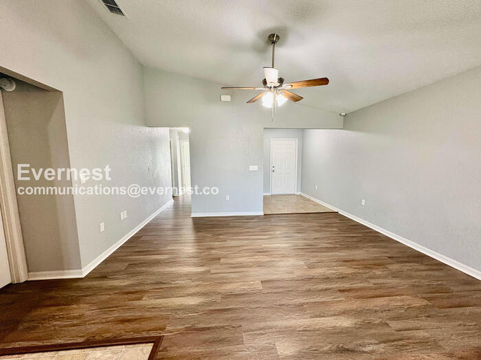 Building Photo - 2219 15th Ave E