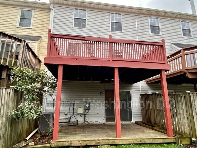 Building Photo - 18231 Fox Chase Cir