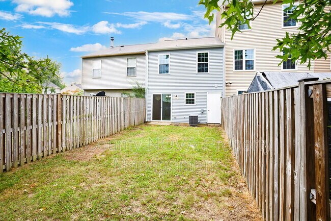 Building Photo - 17 Heather Ln