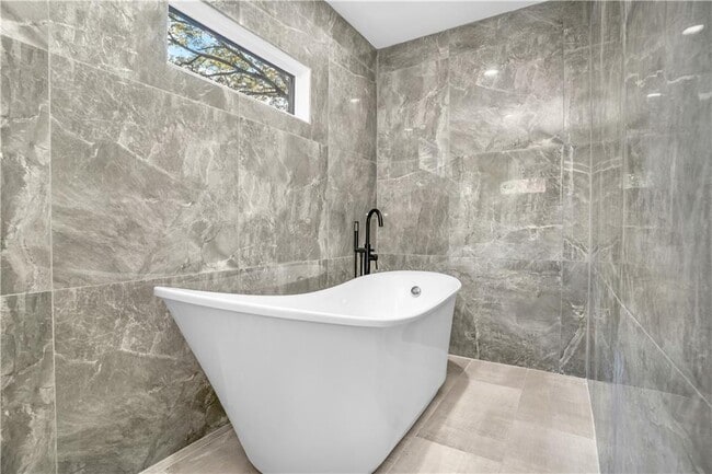 Building Photo - 1934 Pinedale Pl