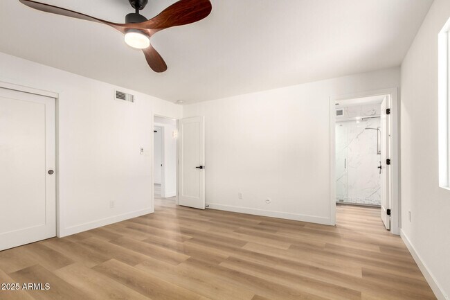 Building Photo - 2210 E Everett Dr