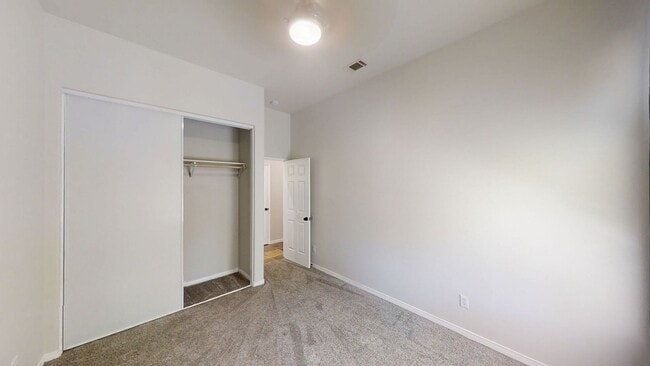 Building Photo - Beautiful 4 Bedroom Family Home