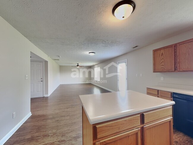 Building Photo - 960 Foxtail Ct