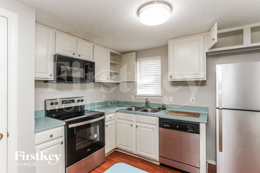 Building Photo - 5902 Silverpoint Ct