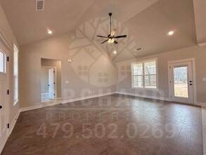 Building Photo - Bella Vista Single-Family Home- 3 Bed/ 2 Bath- Well-Designed Fernley Plan