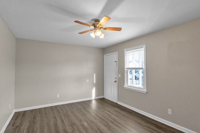 Building Photo - Cozy 2 bedroom in West Columbia comfort and convenience (($250.00 off first months rent)) July sp...