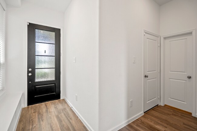 Building Photo - 613 Royal Arch Dr