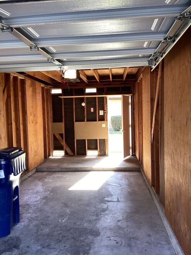 Building Photo - Large Two Story Condo In the Orcutt Bluffs with Easy Access to 135/Vandenberg SFB