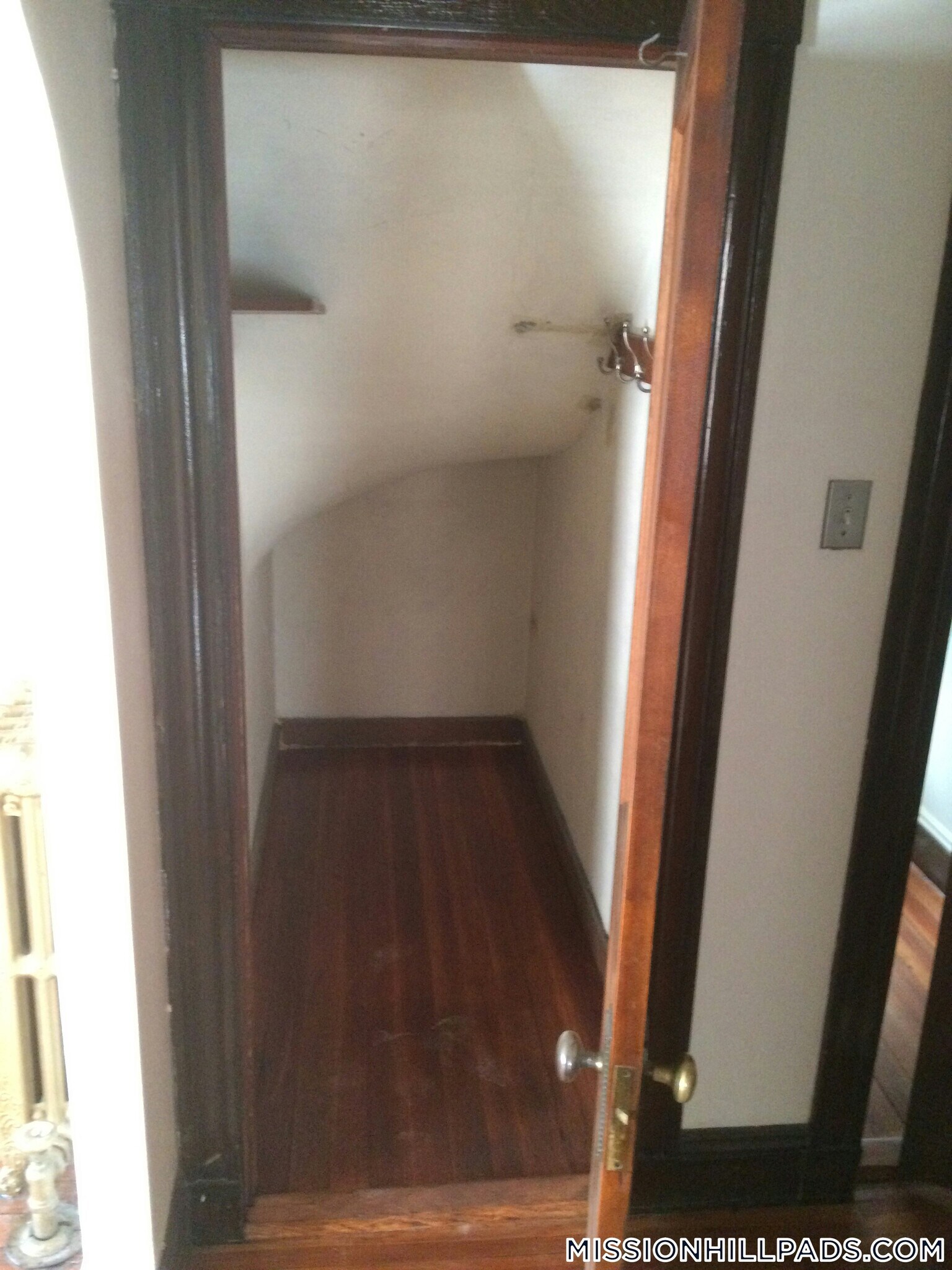 Building Photo - 225 Walnut Ave