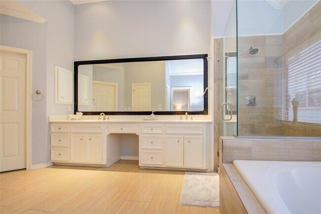 Building Photo - 1812 Staffordshire Crescent