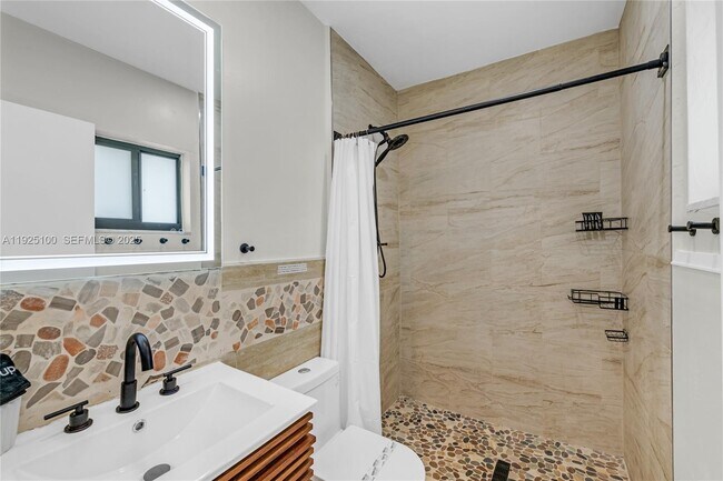 Building Photo - 1204 NE 7th St