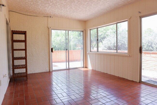 Building Photo - 830 W Rio-Altar