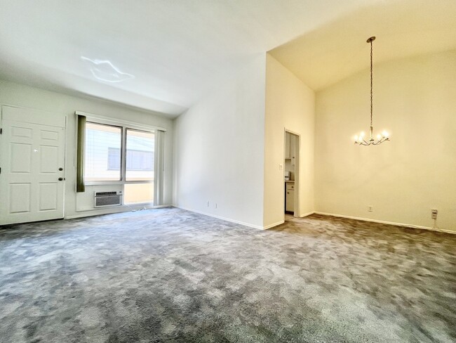 Building Photo - 333 Rexford Dr