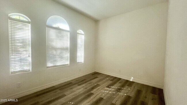 Building Photo - 4571 N Arbor Way