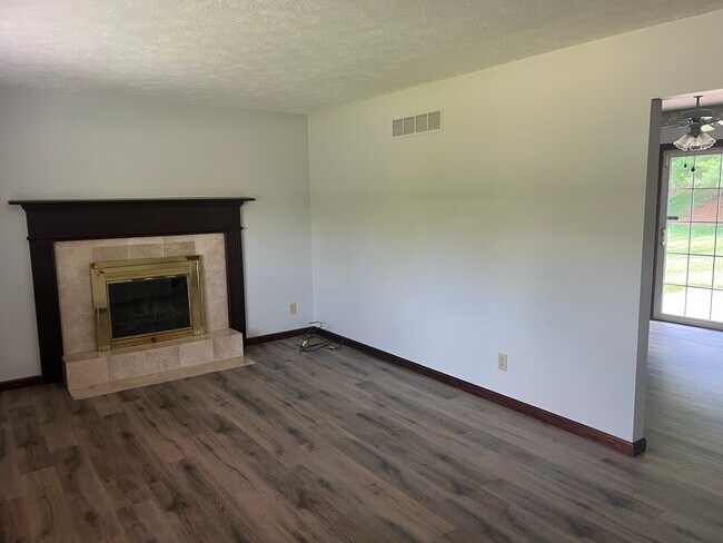 Building Photo - 3714 Creekwood Dr