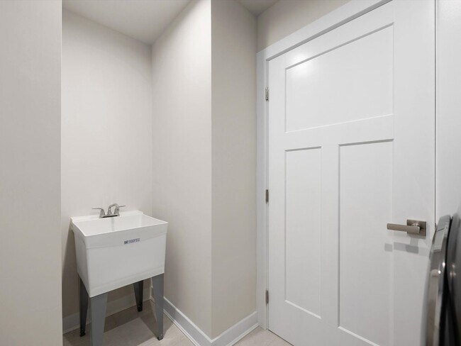 Building Photo - BeachTree Preserve Beauty | Finished Basement, Pool Access & Lawn Care Included