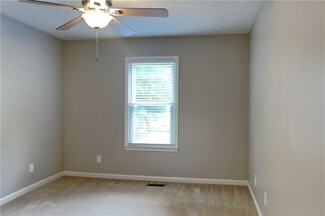 Building Photo - 600 Glendale Forest Dr