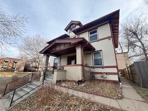 Building Photo - Beautiful Top-Floor 1Bd/1Ba Apartment with City Park Views