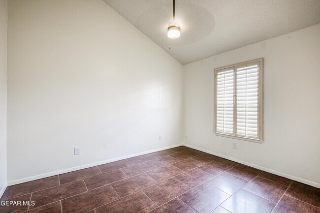 Building Photo - 5733 Saplinas Rd