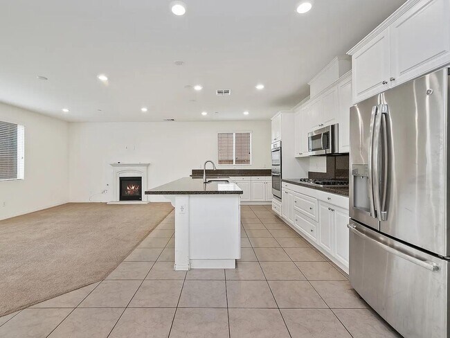 Building Photo - 15634 Clove Pl
