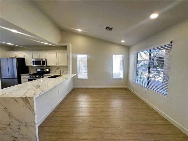 Building Photo - Summerlin 55+ Active Resort!!  Country Clu...