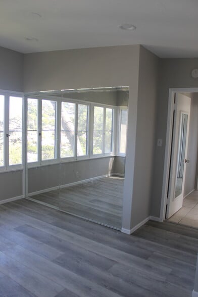 Building Photo - 934 Highline Rd