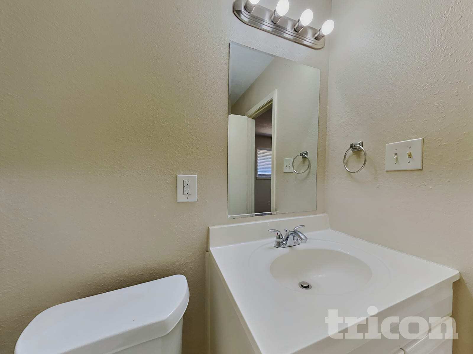 Building Photo - 23110 Newgate Dr