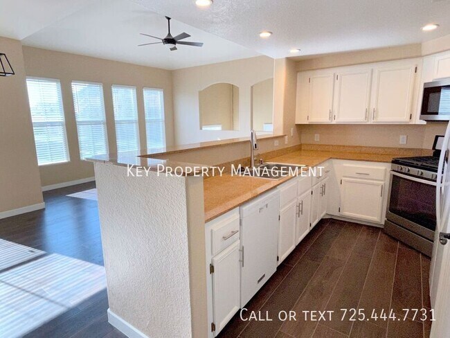 Building Photo - GORGEOUS REMODELED 2 BEDROOM TOWNHOME IN C...