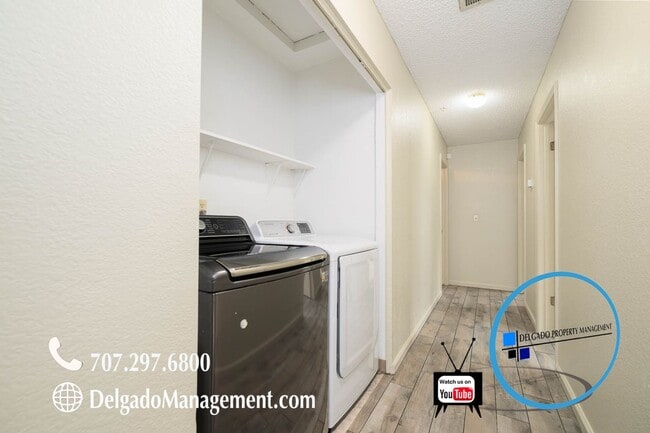 Building Photo - Newly renovated 3 bedroom, 2 bath condo