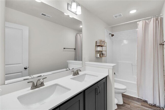 Building Photo - 173 London Dr