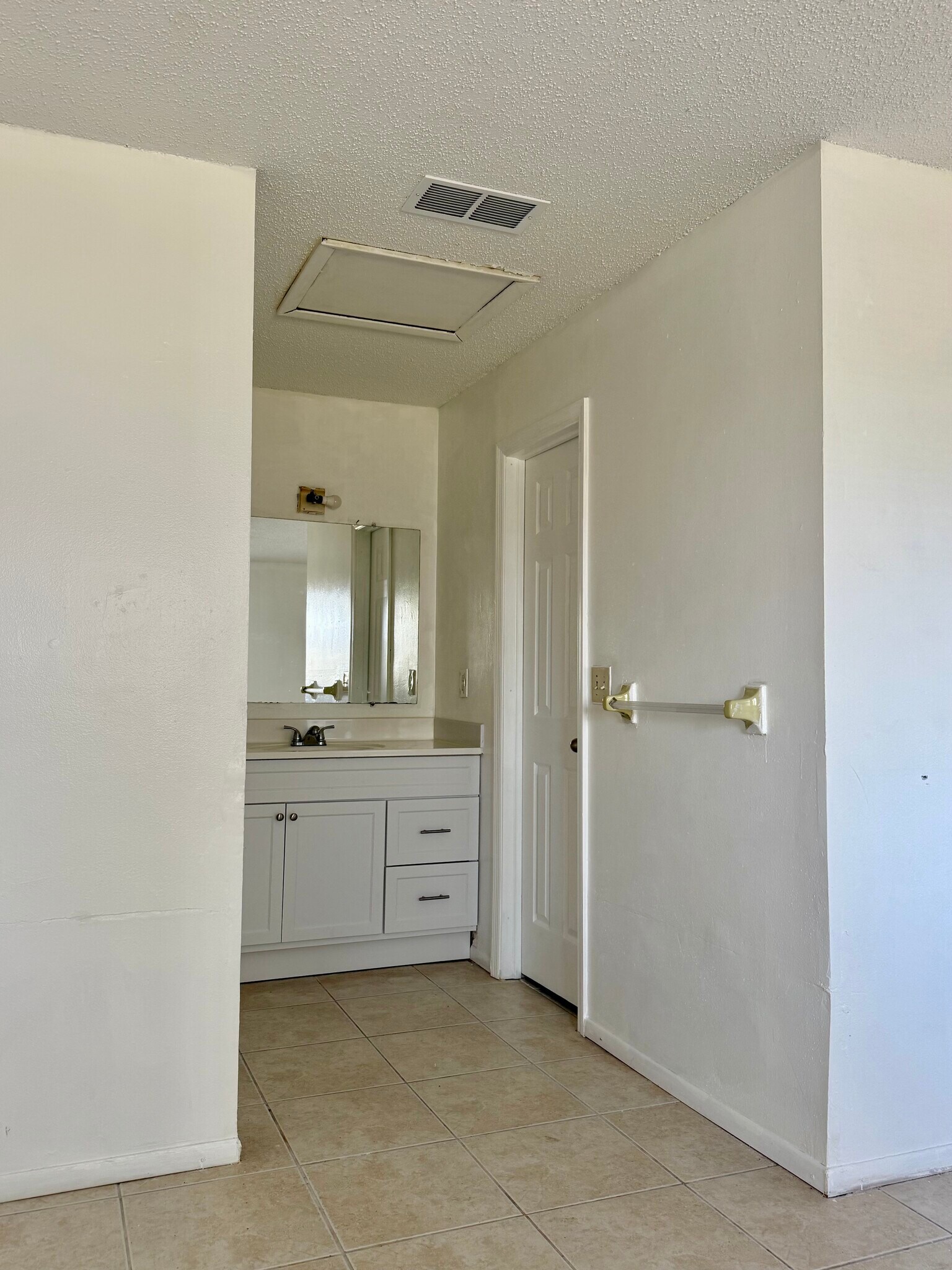 Building Photo - 6720 46th Ave W