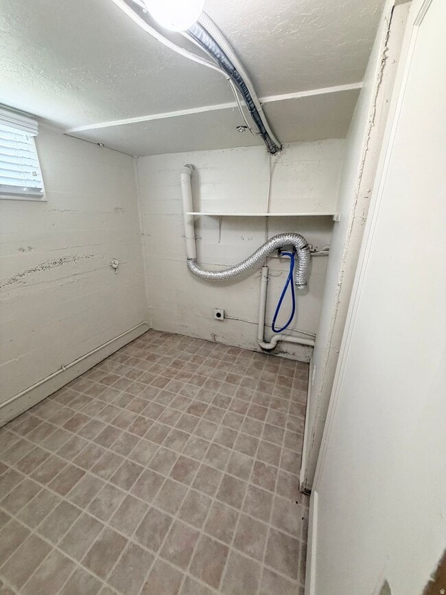 Building Photo - Ideally Located in the Heart of Murray