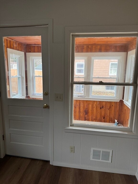 Building Photo - 324 Lowell St