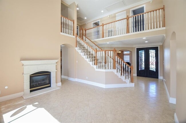 Building Photo - 5835 Stratford Gardens Dr