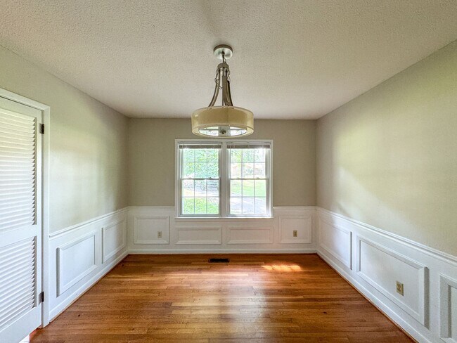 Building Photo - 6402 Fenwick Pl
