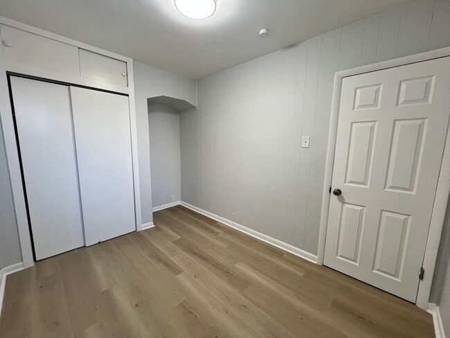 Building Photo - Gorgeous 3b/1b House in South Philly! Section 8 Only