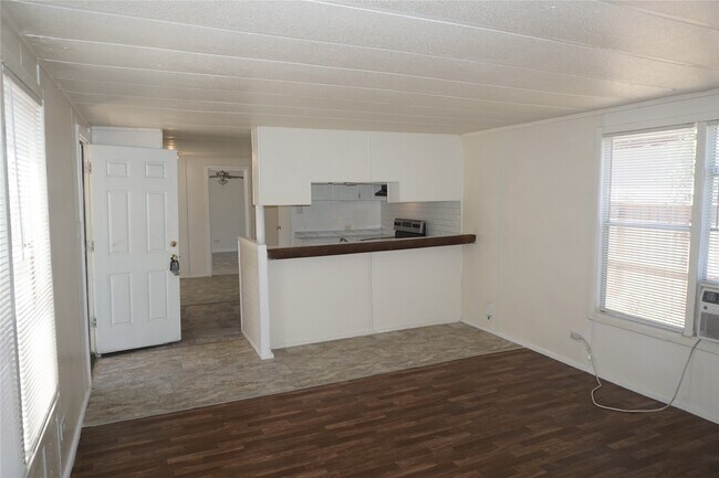 Building Photo - 10970 Maywood St